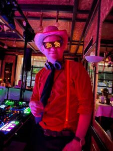 DJ Yugeen, Entertainment, Hochzeits DJ deutsch russische Hochzeiten, deutsch russische Geburtstage, LED Brille, Hut